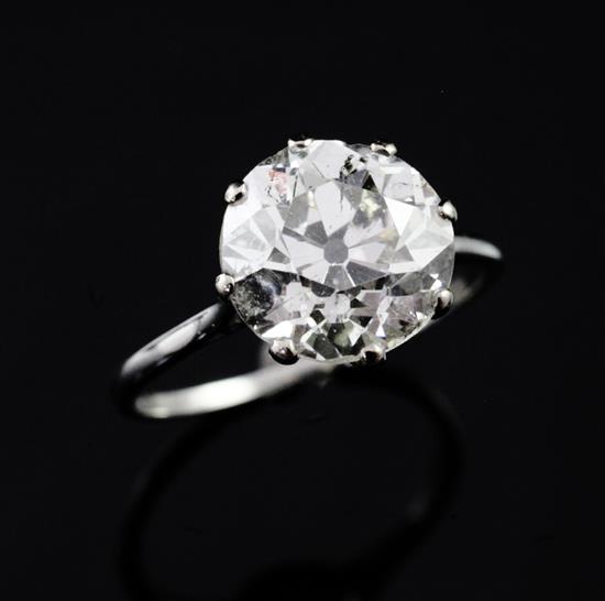 A 1920s platinum and solitaire diamond ring, size O.